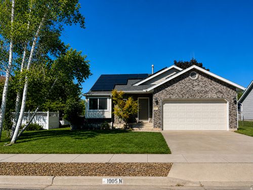 1095 N 2925 W, Layton, UT, 84041-8781 | Card Image