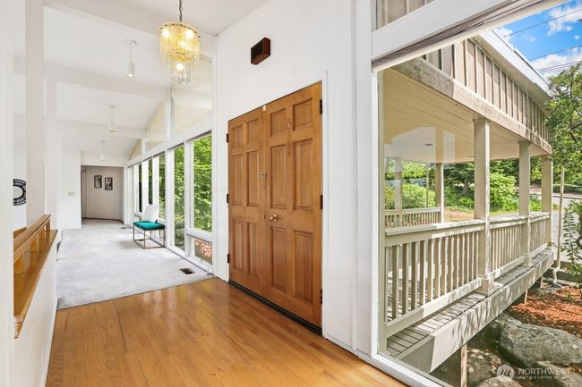 8840 Ne 24 Th St, House other with 5 bedrooms, 4 bathrooms and 3 parking in Clyde Hill WA | Image 4