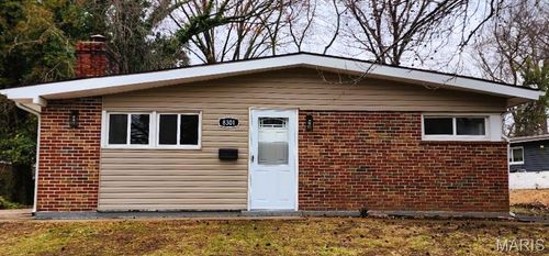 8301 Pepperidge Dr, Saint Louis, MO, 63134-1417 | Card Image