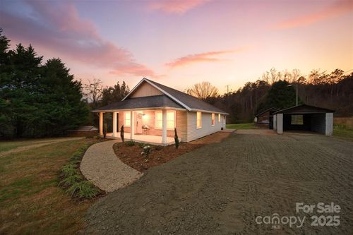 2027 Old Shelby Rd, Hickory, NC, 28602-8564 | Card Image