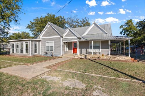 211 E Sweden Street, Walnut Springs, TX, 76690 | Card Image