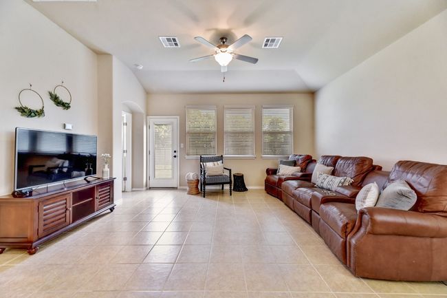 Living space overlooking backyard | Image 9