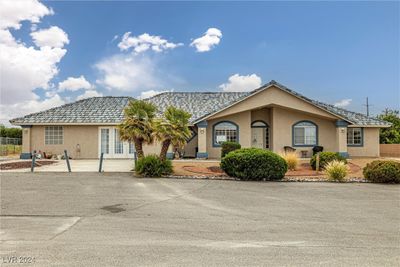 3241 E Winery Road, House other with 5 bedrooms, 2 bathrooms and null parking in Pahrump NV | Image 2