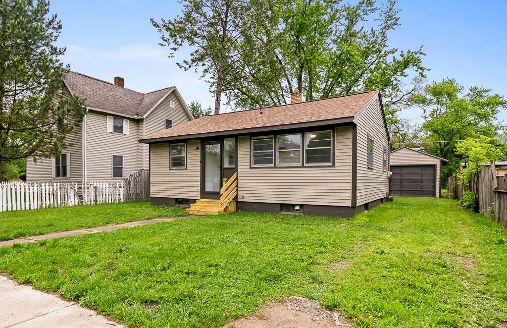 Bishop Ave, Benton Harbor, MI 49022