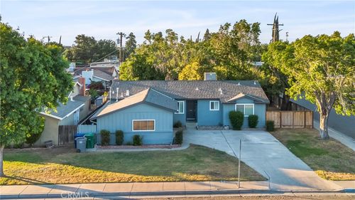 902 Granada Cir, Los Banos, CA, 93635-3927 | Card Image