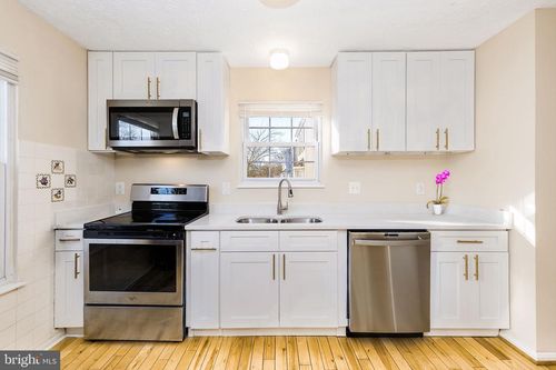 3720 Silver Park Ct, SUITLAND, MD, 20746-3038 | Card Image