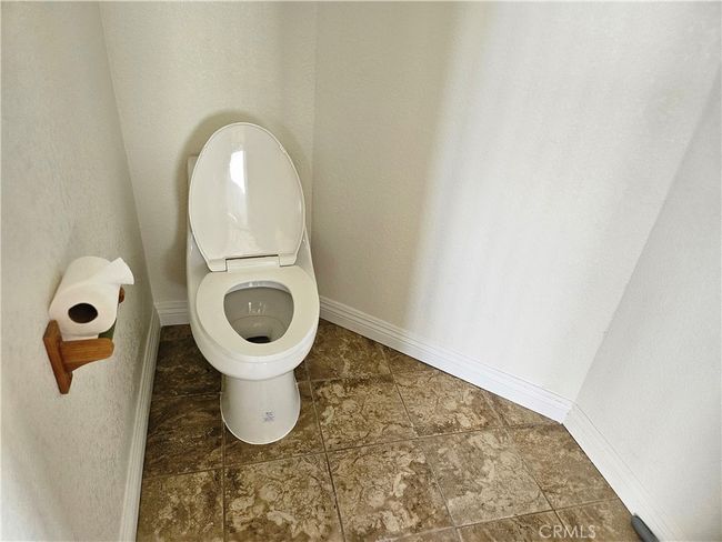 27600 Silver Lakes Pkwy, House other with 4 bedrooms, 3 bathrooms and 2 parking in Helendale CA | Image 39