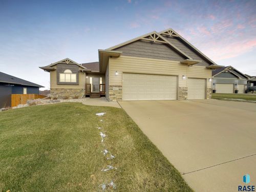 8212 Willow Glen Cir, Sioux Falls, SD, 57110 | Card Image