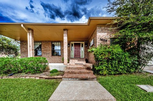 1623 Green Briar Dr, Huntsville, TX, 77340 | Card Image
