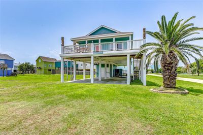 879 Holiday, House other with 3 bedrooms, 2 bathrooms and null parking in Crystal Beach TX | Image 1