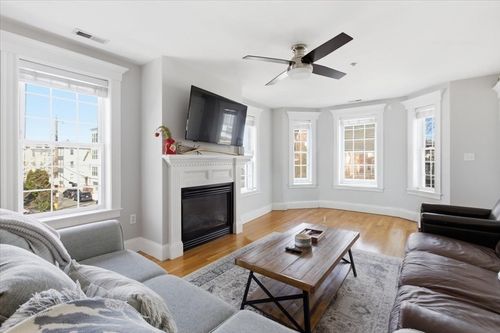 apt-3-77 Baxter St, Boston, MA, 02127-5435 | Card Image