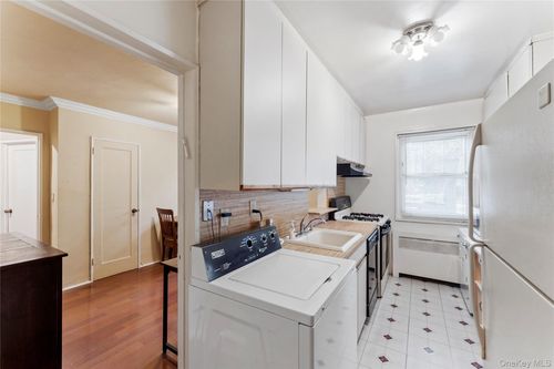 2-719-251 61st Ave, Little Neck, NY, 11362-2428 | Card Image