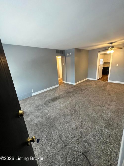 2212 Gerald Ct, Louisville, KY, 40218-2233 | Card Image