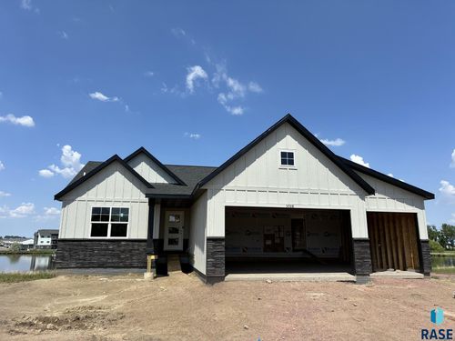 5708 E Ashwood Cir Circle, Sioux Falls, SD, 57108 | Card Image