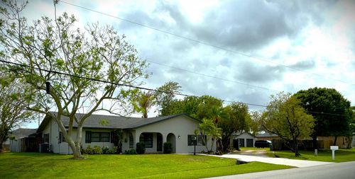 202 Sw Crescent Ave, Port St. Lucie, FL, 34984-4313 | Card Image