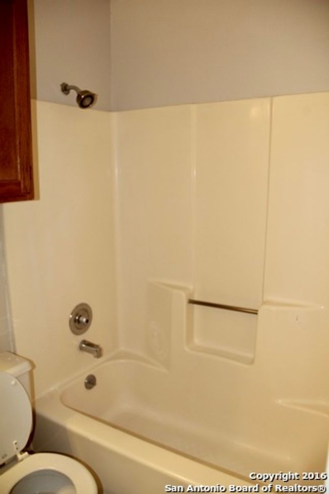 610 Meadow Gate, House other with 3 bedrooms, 2 bathrooms and null parking in Converse TX | Image 9