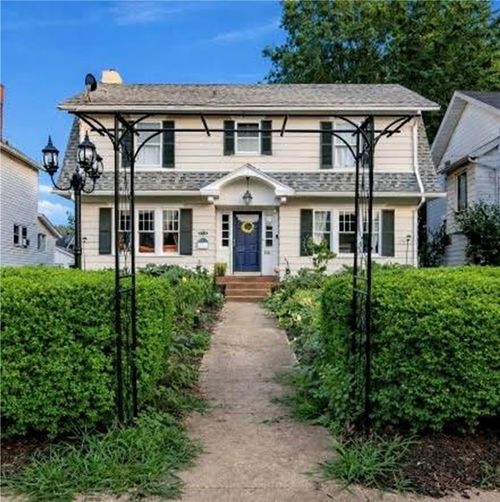 210 E Garfield Ave, New Castle, PA, 16105-2540 | Card Image