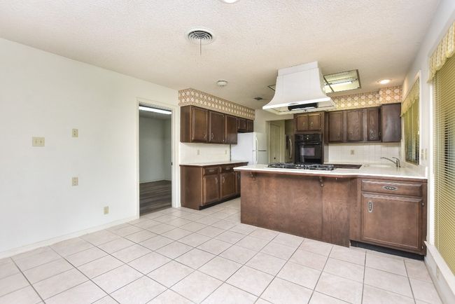 Kitchen/Breakfast Area | Image 17