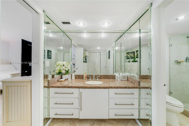 APT-5H - 609 Ocean Dr, Condo with 2 bedrooms, 2 bathrooms and null parking in Key Biscayne FL | Image 19