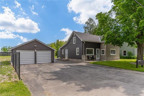 9056 Airport Rd, Mount Hope, ON, L0R1W0 | Card Image