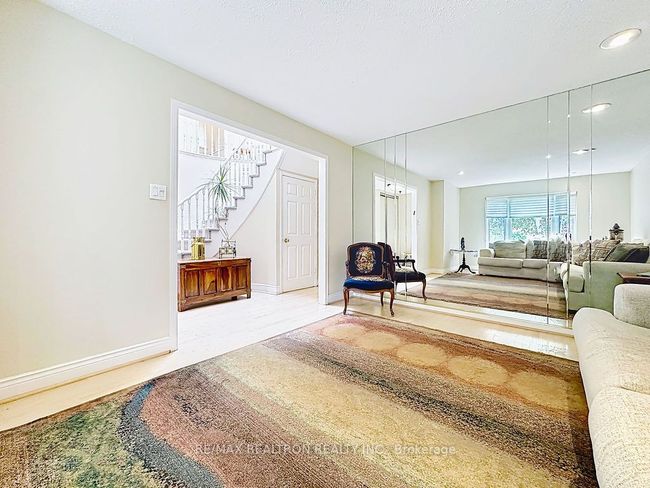 17 Colvin Cres, House other with 5 bedrooms, 4 bathrooms and 3 parking in Thornhill ON | Image 25