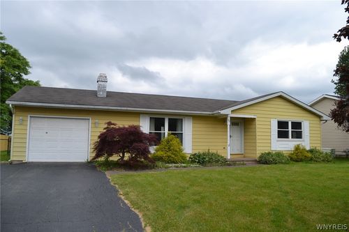 92 Lindhurst Dr, Lockport, NY, 14094-5718 | Card Image