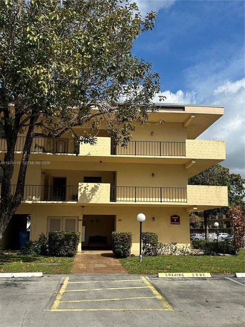 apt-211-301 Cambridge Rd, Hollywood, FL, 33024-1163 | Card Image