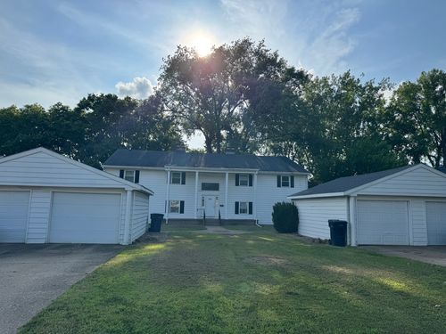 2425 Lakeshore Dr, Pekin, IL, 61554-1566 | Card Image