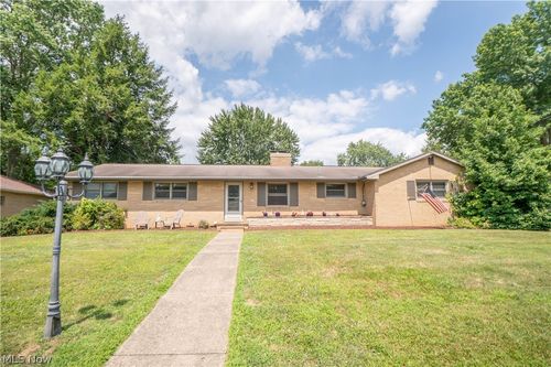 731 Bachtel St Se, North Canton, OH, 44720-3203 | Card Image