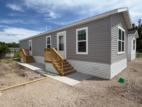 a5-1611 6th Ave E, Alexandria, MN, 56308-2161 | Card Image