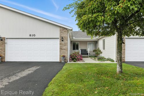 810 Crystal Ln, Marysville, MI, 48040-1536 | Card Image