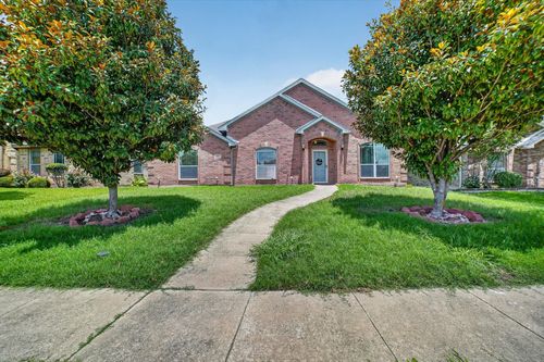 909 Trinity Dr, Lancaster, TX, 75146-2285 | Card Image