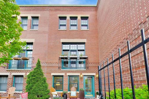 c-2652 N Southport Ave, Chicago, IL, 60614-0802 | Card Image