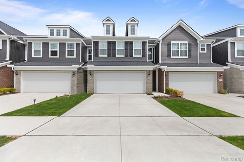 4867 Glenora Dr, Lake Orion, MI, 48359-2081 | Card Image