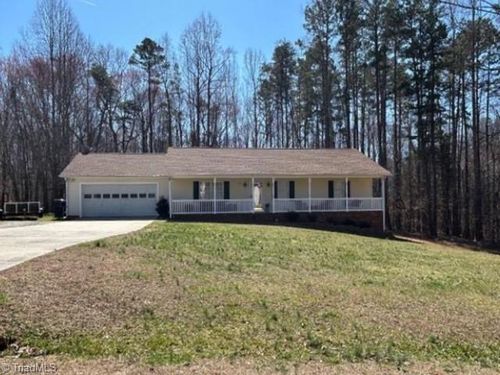 4044 Sundance Dr, Walnut Cove, NC, 27052-9537 | Card Image