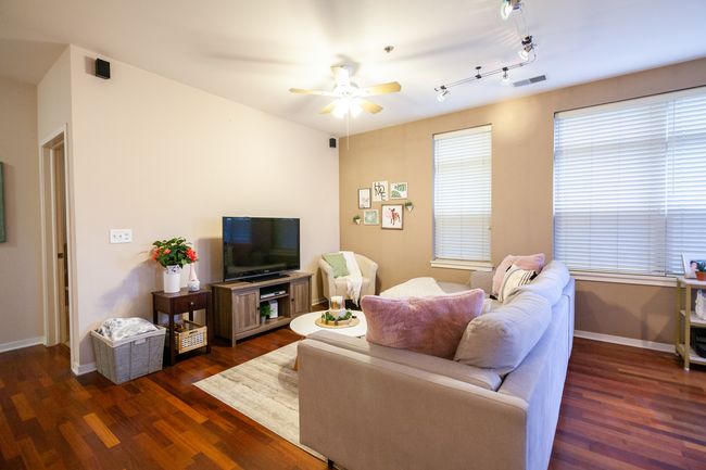UNIT-304 - 2951 Clybourn Ave, Condo with 2 bedrooms, 1 bathrooms and 1 parking in CHICAGO IL | Image 4
