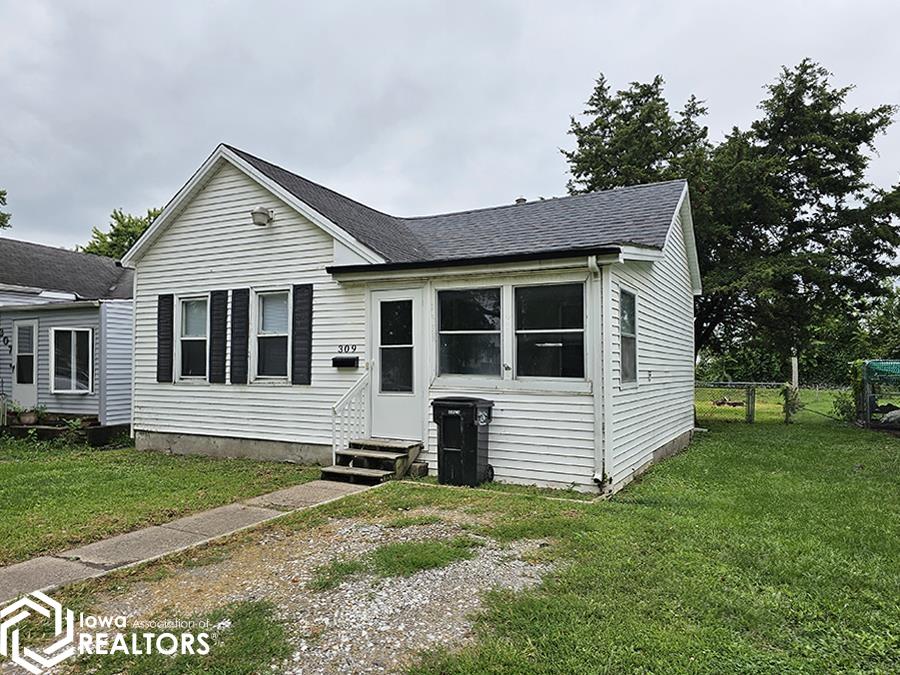 Moore St, Ottumwa, IA 52501