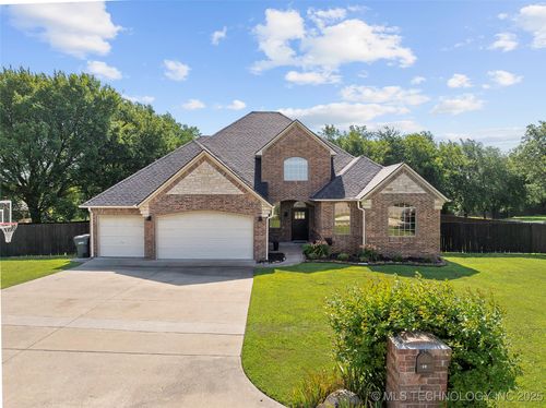37 Savannah Dr, Ardmore, OK, 73401-6677 | Card Image