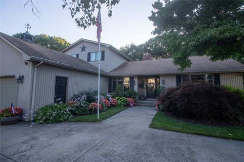 122 Elton Circle, Cranston, RI, 02921 | Card Image