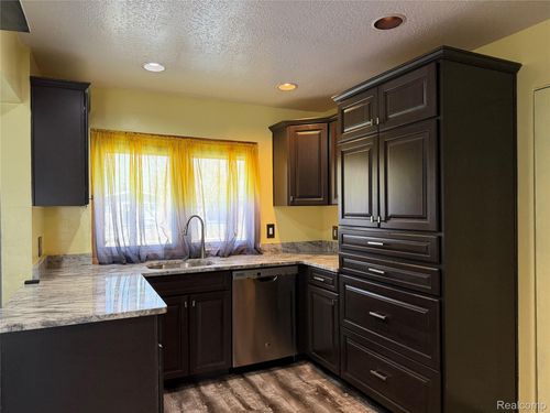 33823 Hiveley St, Westland, MI, 48186-4526 | Card Image