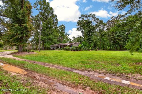 17990 Cuevas Rd, Kiln, MS, 39556-8463 | Card Image