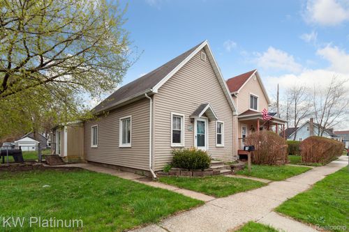 1130 Oak St, Port Huron, MI, 48060-5752 | Card Image