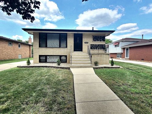 9028 Meade Ave, Oak Lawn, IL, 60453-1569 | Card Image