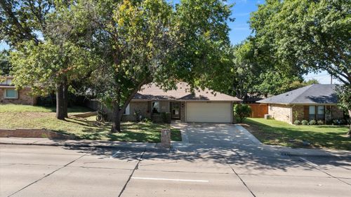 213 Ne Alsbury Blvd, Burleson, TX, 76028-2628 | Card Image