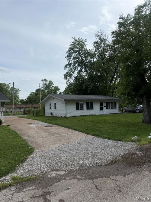 3 W Adams Dr, East Saint Louis, IL, 62206-3112 | Card Image