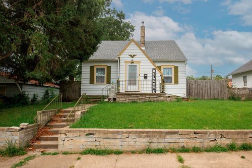 1011 Leavitt St, Waterloo, IA, 50702-2235 | Card Image