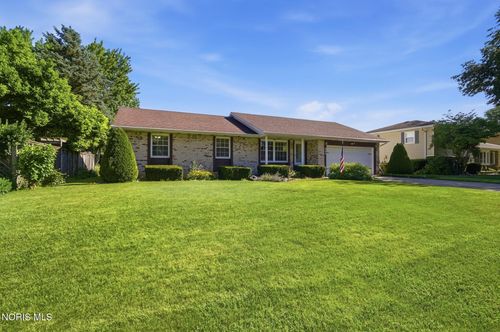 942 Liberty Dr, Waterville, OH, 43566-1121 | Card Image