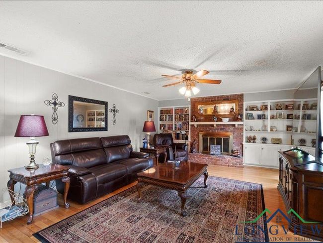 1009 Sequoyah Ln, House other with 3 bedrooms, 2 bathrooms and null parking in Longview TX | Image 6