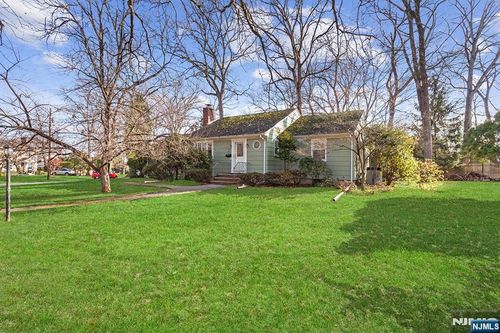 284 Village Pl, Wyckoff, NJ, 07481-2426 | Card Image