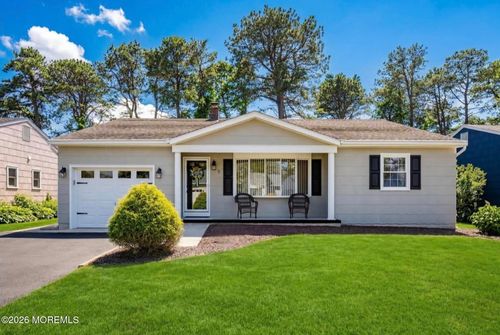 5 Bennington Dr, Toms River, NJ, 08757-6332 | Card Image